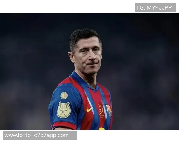 实况足球2017中莱万的精彩表现与游戏技巧解析 实况足球2017中莱万的精彩表现与游戏技巧解析