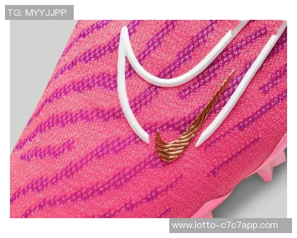 时尚与运动结合Nike粉色足球让你在场上场下都能引领潮流 时尚与运动结合Nike粉色足球让你在场上场下都能引领潮流